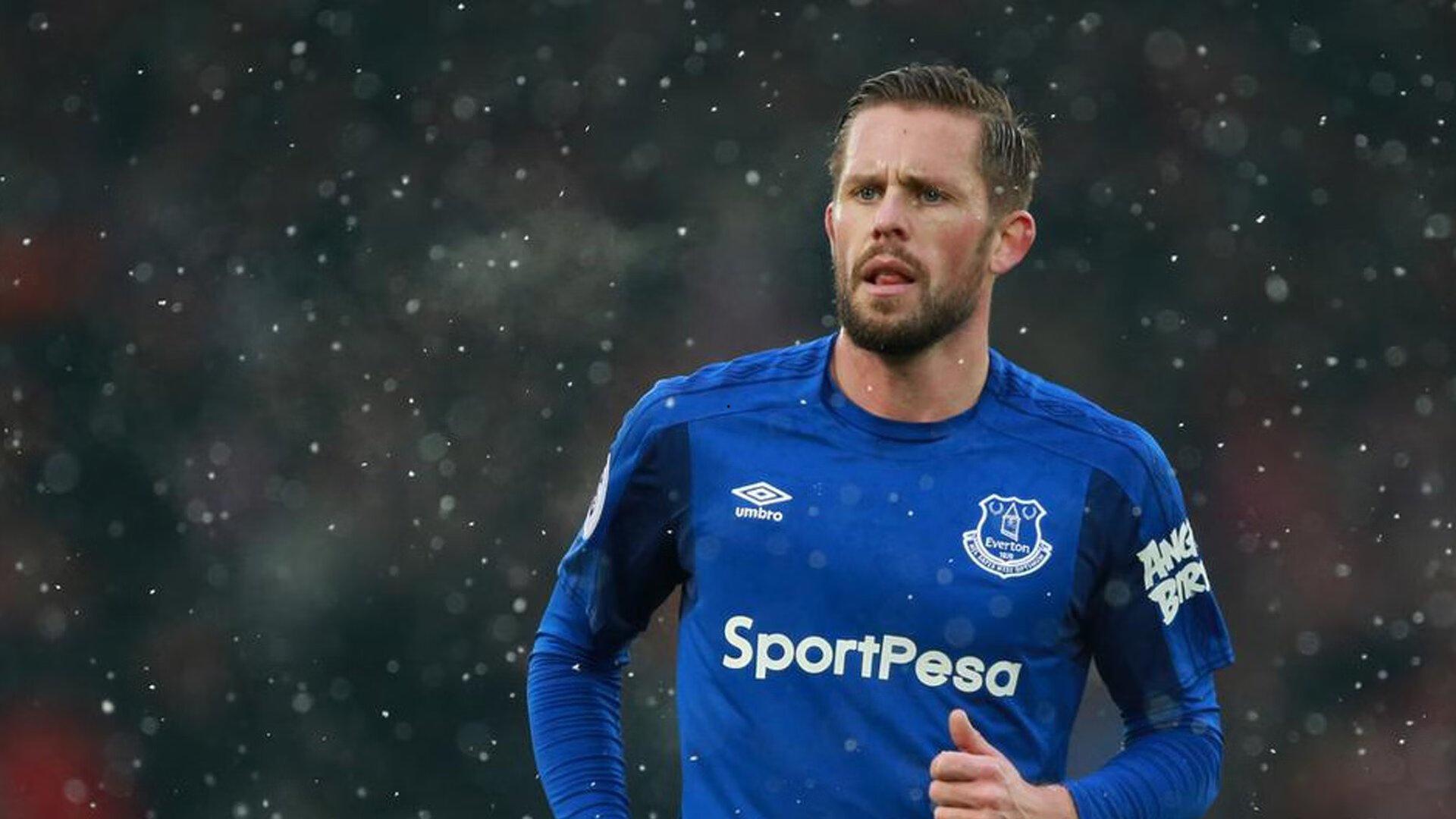 足球漫画引爆网络,马丁·亨利趣味挑射击穿曼城钢铁防线