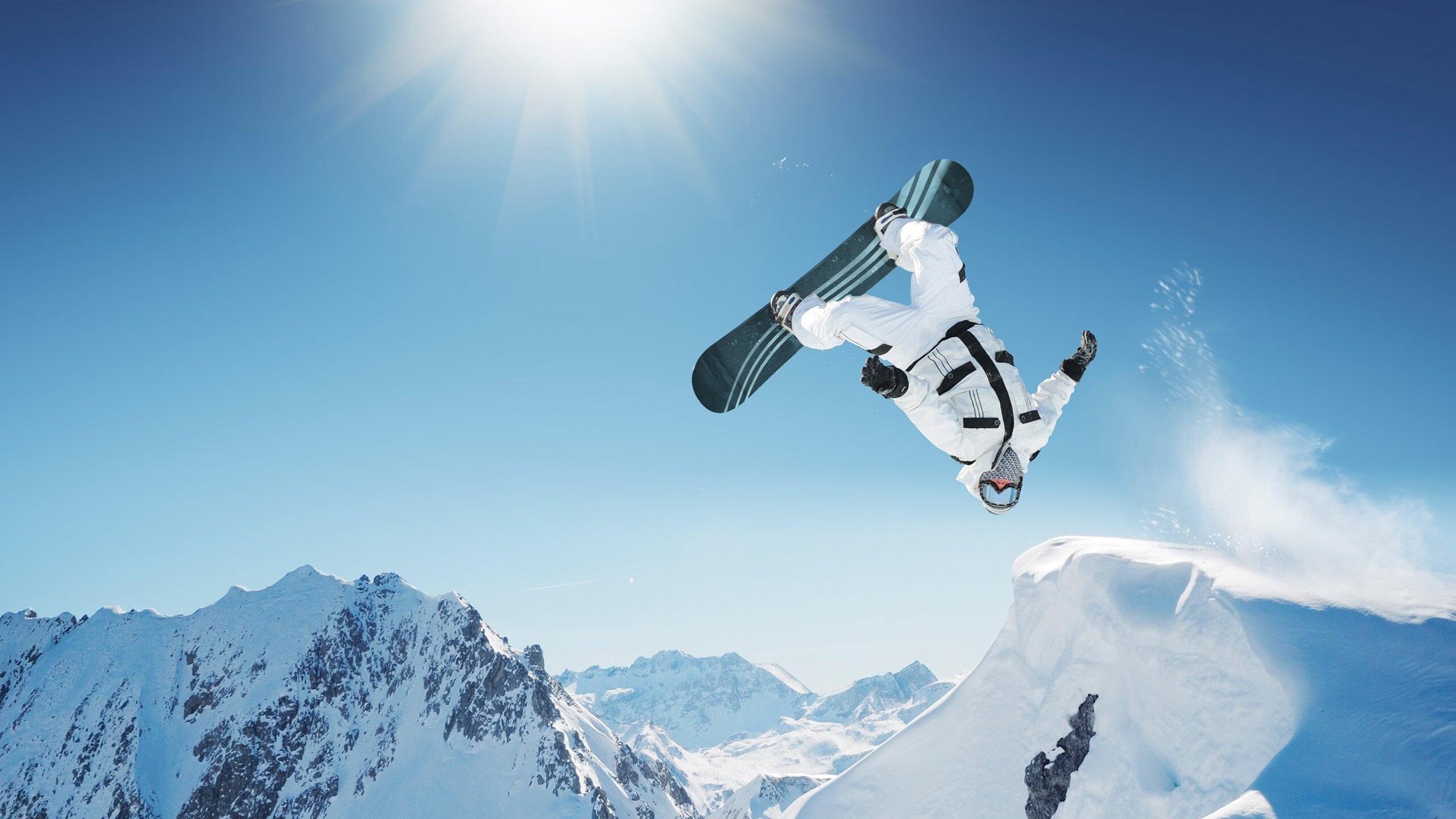 卢旺达总统接见前阿森纳球星弗拉米尼 共叙体育合作与可持续发展愿景